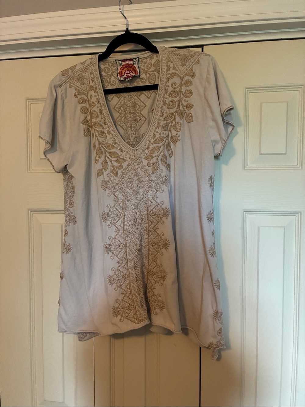Stunning Johnny Was Embroidered V-Neck Tunic in Light Beige and Tan